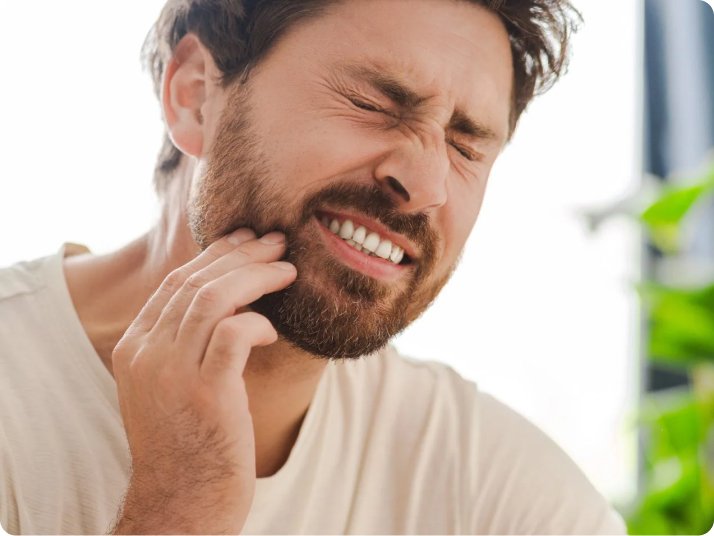 Emergency dental treatment for tooth pain in Mold
