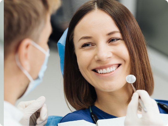 Patient smile after Invisalign treatment in Mold